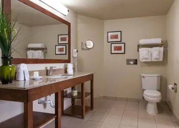 Comfort Suites Tulsa Central hotel thumbnail 7