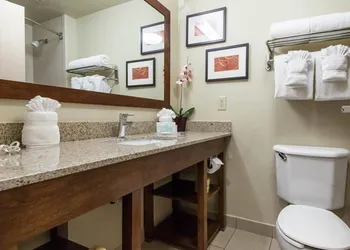 Comfort Suites Tulsa Central hotel thumbnail 8