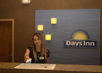 Days Inn by Wyndham Tulsa Central hotel thumbnail 2