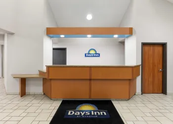 Days Inn by Wyndham Tulsa Central hotel thumbnail 4