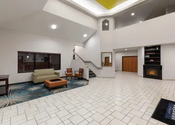 Days Inn by Wyndham Tulsa Central hotel thumbnail 5
