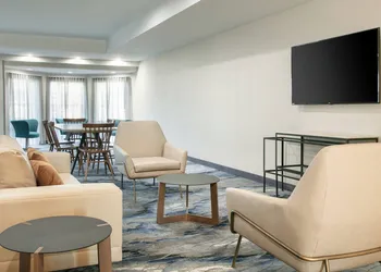 Fairfield Inn & Suites by Marriott Tulsa Central hotel thumbnail 2