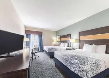 La Quinta Inn & Suites by Wyndham Tulsa - Catoosa Route 66 hotel thumbnail 2