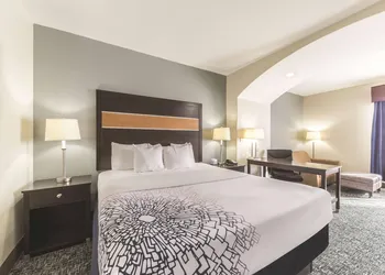 La Quinta Inn & Suites by Wyndham Tulsa - Catoosa Route 66 hotel thumbnail 5