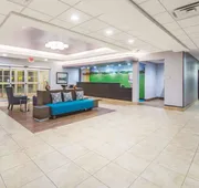 La Quinta Inn & Suites by Wyndham Tulsa Airpt / Expo Square hotel detail image 3