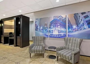 La Quinta Inn & Suites by Wyndham Tulsa Airpt / Expo Square hotel thumbnail 5