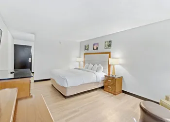 Days Inn by Wyndham Erie hotel thumbnail 5