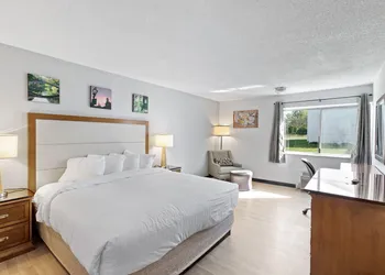 Days Inn by Wyndham Erie hotel thumbnail 6
