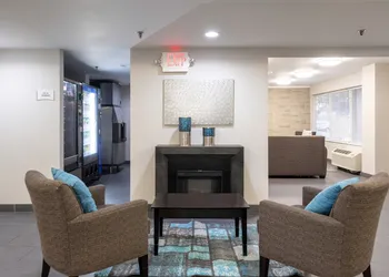 HomeTown Inn by Red Roof East Syracuse hotel thumbnail 6