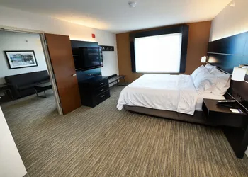 Holiday Inn Express Hotel & Suites Grand Forks by IHG hotel thumbnail 6