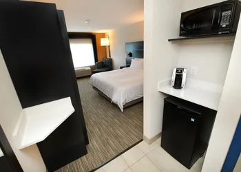 Holiday Inn Express Hotel & Suites Grand Forks by IHG hotel thumbnail 7