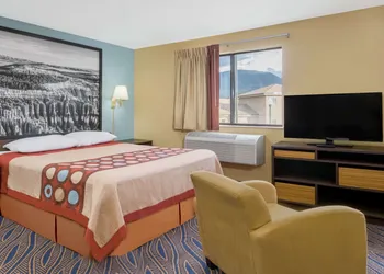 Super 8 by Wyndham Cedar City hotel thumbnail 8
