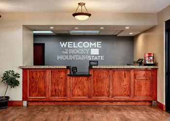 Hampton Inn Longmont hotel thumbnail 4