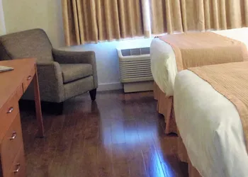 Rosslyn Inn and Suites hotel thumbnail 3