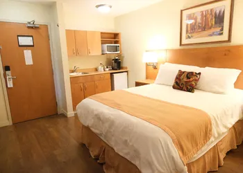 Rosslyn Inn and Suites hotel thumbnail 6