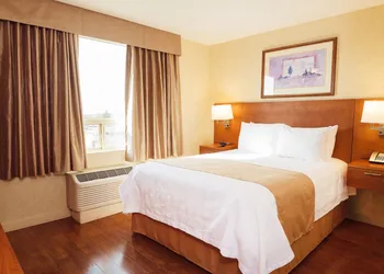 Rosslyn Inn and Suites hotel thumbnail 7