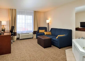 Comfort Inn & Suites Madison North hotel thumbnail 3