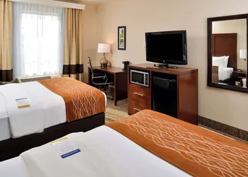 Comfort Inn & Suites Madison North hotel thumbnail 8