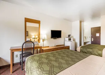 Rodeway Inn & Suites Madison East hotel thumbnail 4