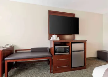 Quality Inn & Suites Stoughton - Madison South hotel thumbnail 5