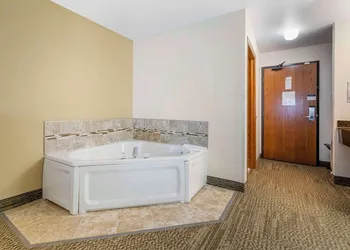 Quality Inn & Suites Stoughton - Madison South hotel thumbnail 8