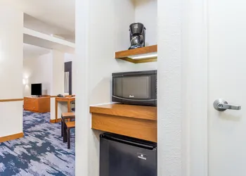 Fairfield Inn & Suites by Marriott Madison East hotel thumbnail 4