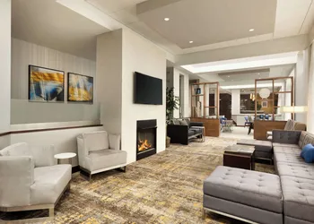 DoubleTree by Hilton Hartford - Bradley Airport hotel thumbnail 2