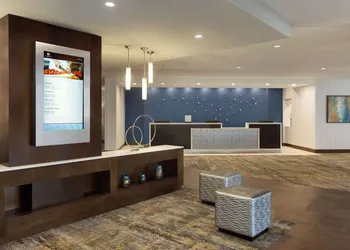 DoubleTree by Hilton Hartford - Bradley Airport hotel thumbnail 3