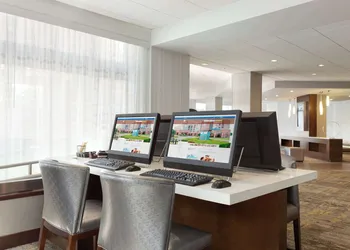 DoubleTree by Hilton Hartford - Bradley Airport hotel thumbnail 8