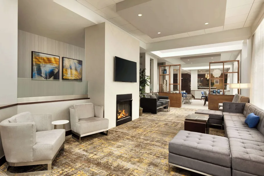 DoubleTree by Hilton Hartford - Bradley Airport hotel detail image 2