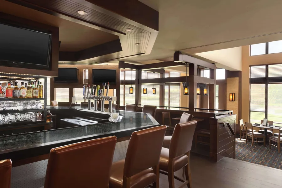 DoubleTree by Hilton Hartford - Bradley Airport hotel detail image 6
