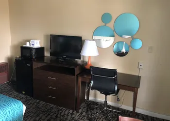 Howard Johnson by Wyndham Hartford South – Rocky Hill hotel thumbnail 2