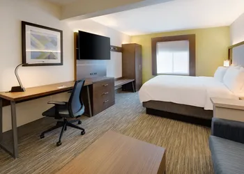 Holiday Inn Express & Suites Bradley Airport by IHG hotel thumbnail 2