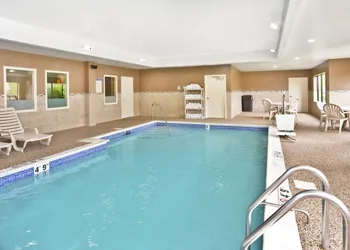 Holiday Inn Express & Suites Bradley Airport by IHG hotel thumbnail 4