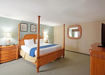 Holiday Inn Express & Suites Meriden by IHG hotel thumbnail 2