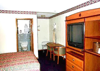 Wesley Inn & Suites hotel thumbnail 4