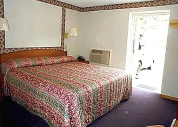 Wesley Inn & Suites hotel thumbnail 5