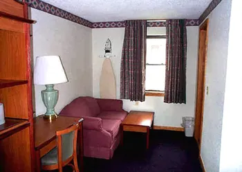 Wesley Inn & Suites hotel thumbnail 8