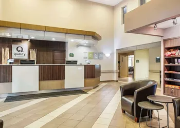 Quality Inn Airport hotel thumbnail 2
