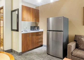 Quality Inn Airport hotel thumbnail 6