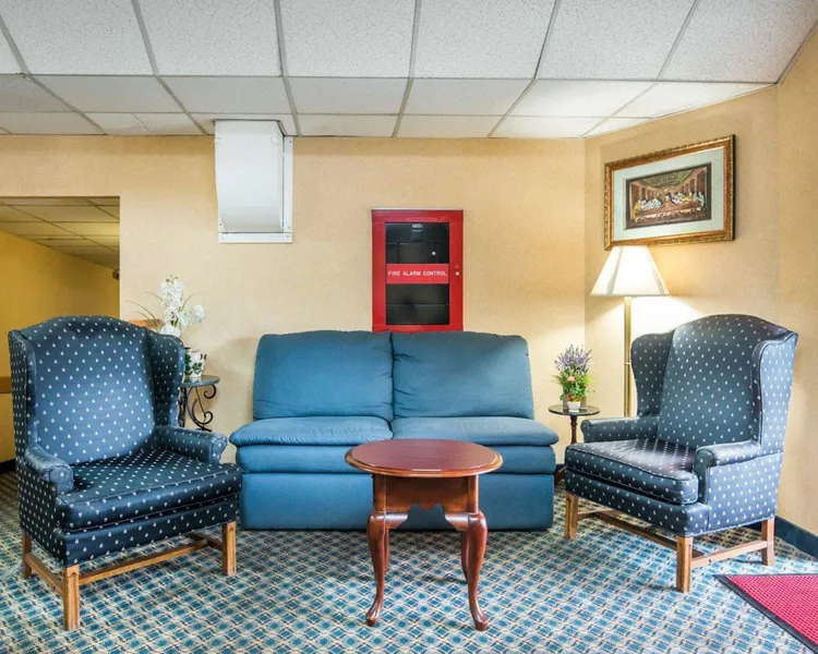 Econo Lodge Manchester hotel detail image 2