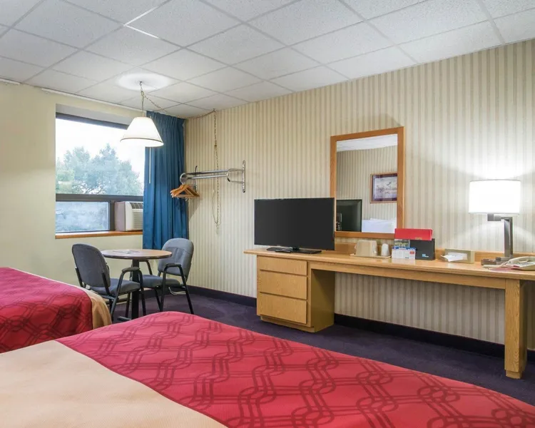 Econo Lodge Manchester hotel detail image 6