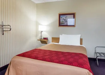 Econo Lodge Manchester hotel thumbnail 7