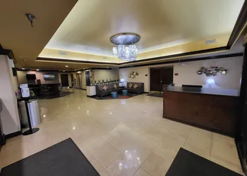 Wingate by Wyndham Greensboro/Coliseum hotel thumbnail 2