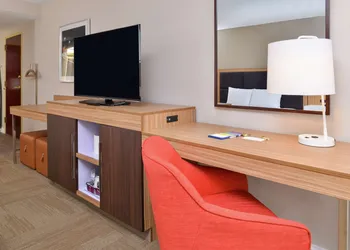 Hampton Inn Greensboro-East hotel thumbnail 8