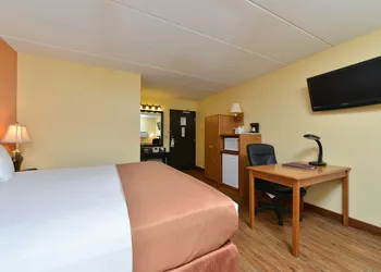 Super 8 by Wyndham Rapid City hotel thumbnail 3