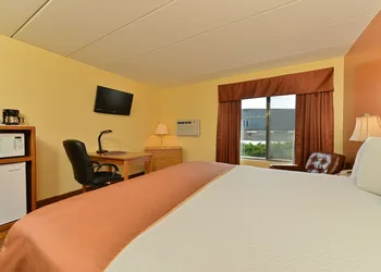 Super 8 by Wyndham Rapid City hotel thumbnail 4