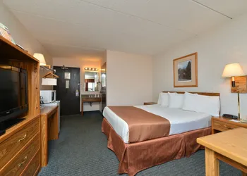 Super 8 by Wyndham Rapid City hotel thumbnail 5