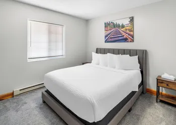 EverSpring Inn & Suites hotel thumbnail 4