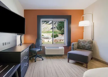 Holiday Inn Express Hotel & Suites Custer by IHG hotel thumbnail 2